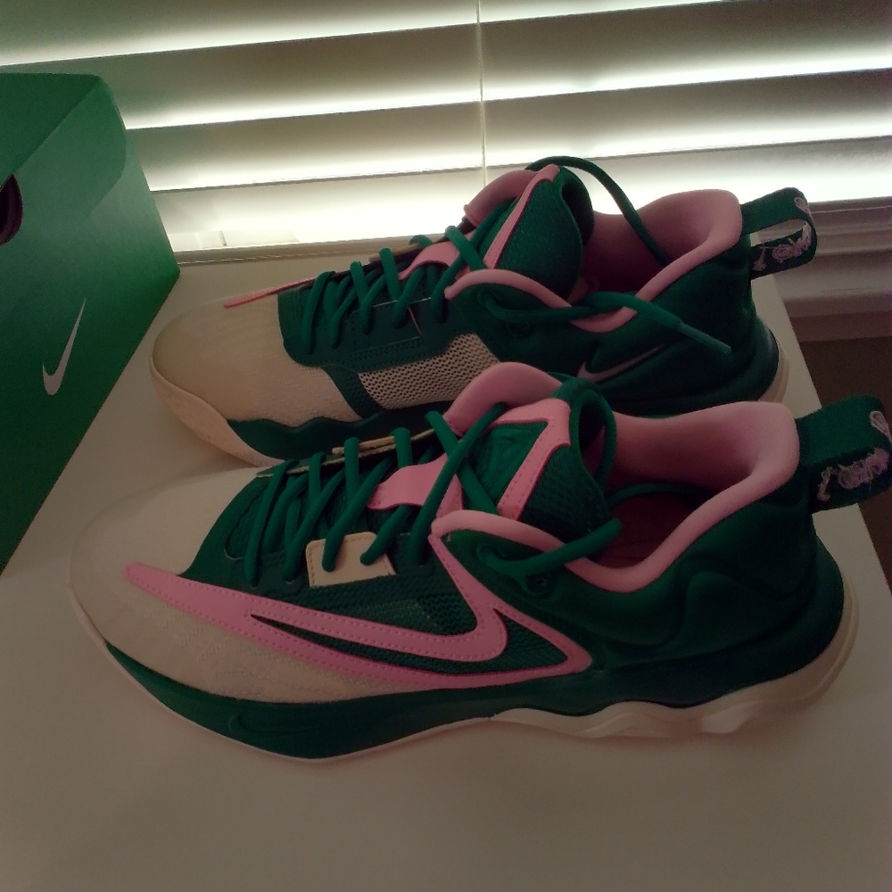 Nwot Gianni Sneakers, Never Worn. - image 4